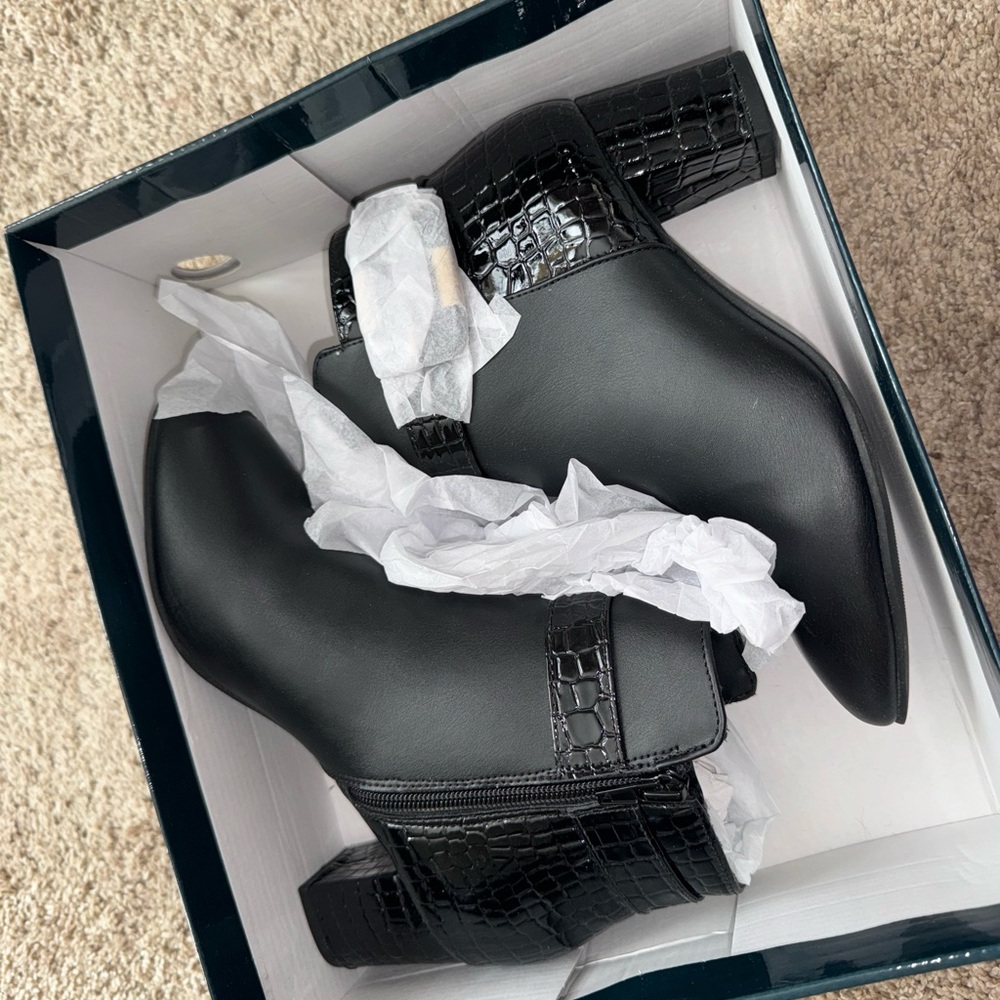 Black Ankle Boots with Medium Heel